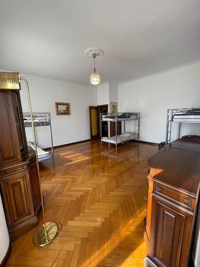 Hostel Corner 32 Милано Екстериор снимка