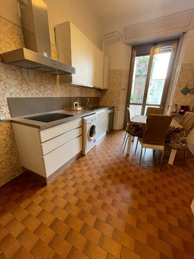 Hostel Corner 32 Милано Екстериор снимка