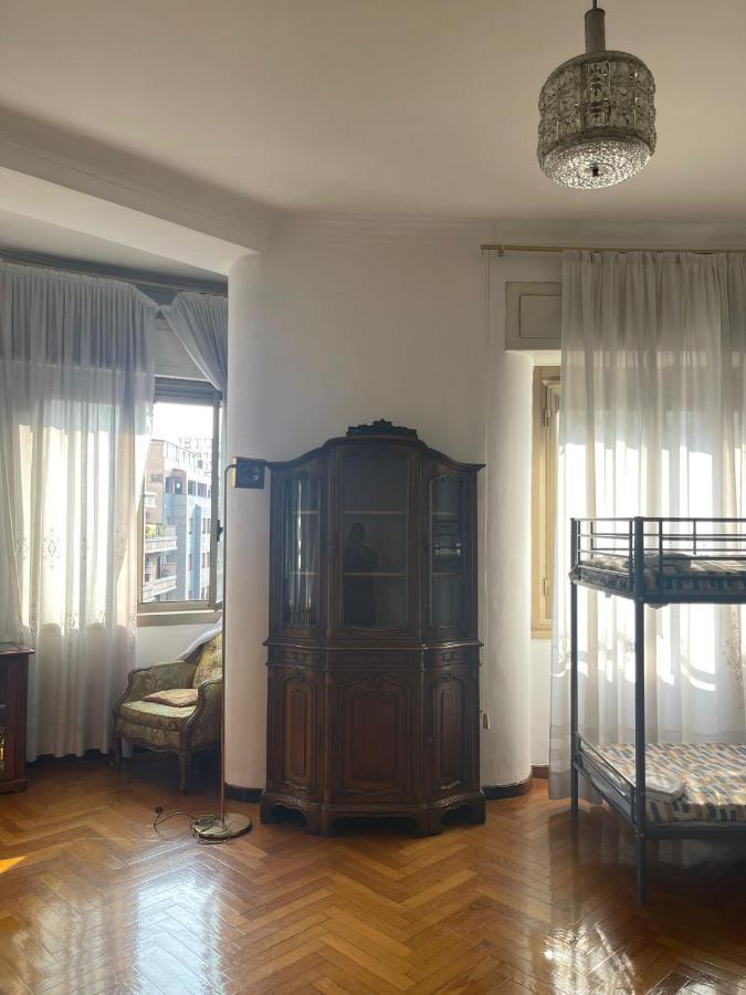 Hostel Corner 32 Милано Екстериор снимка
