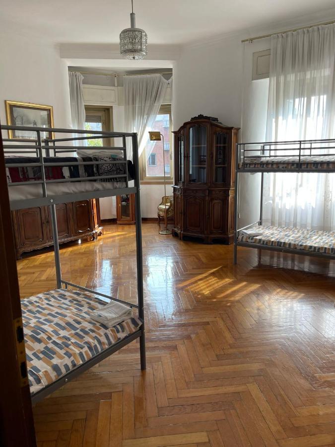 Hostel Corner 32 Милано Екстериор снимка