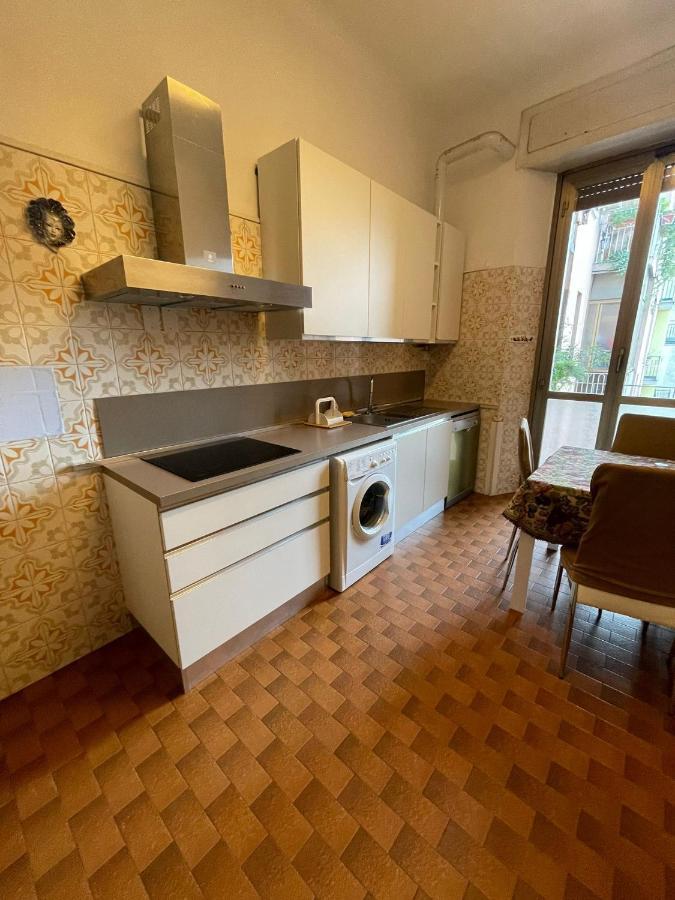 Hostel Corner 32 Милано Екстериор снимка